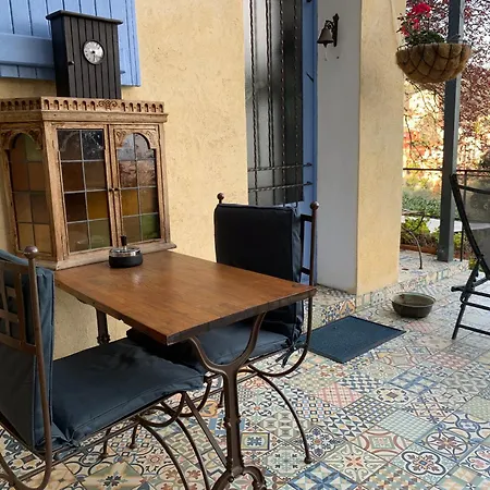 Skylark Bed & Breakfast 2*
