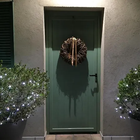Skylark Bed & Breakfast 2*